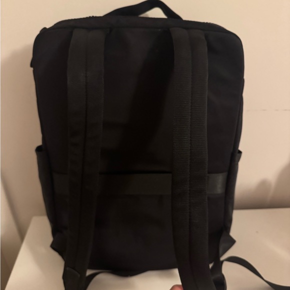 Lululemon Everyday Backpack 2.0 23L - Picture 2 of 3